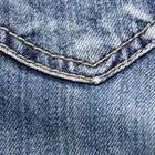 El bolsillo trasero de un par de jeans